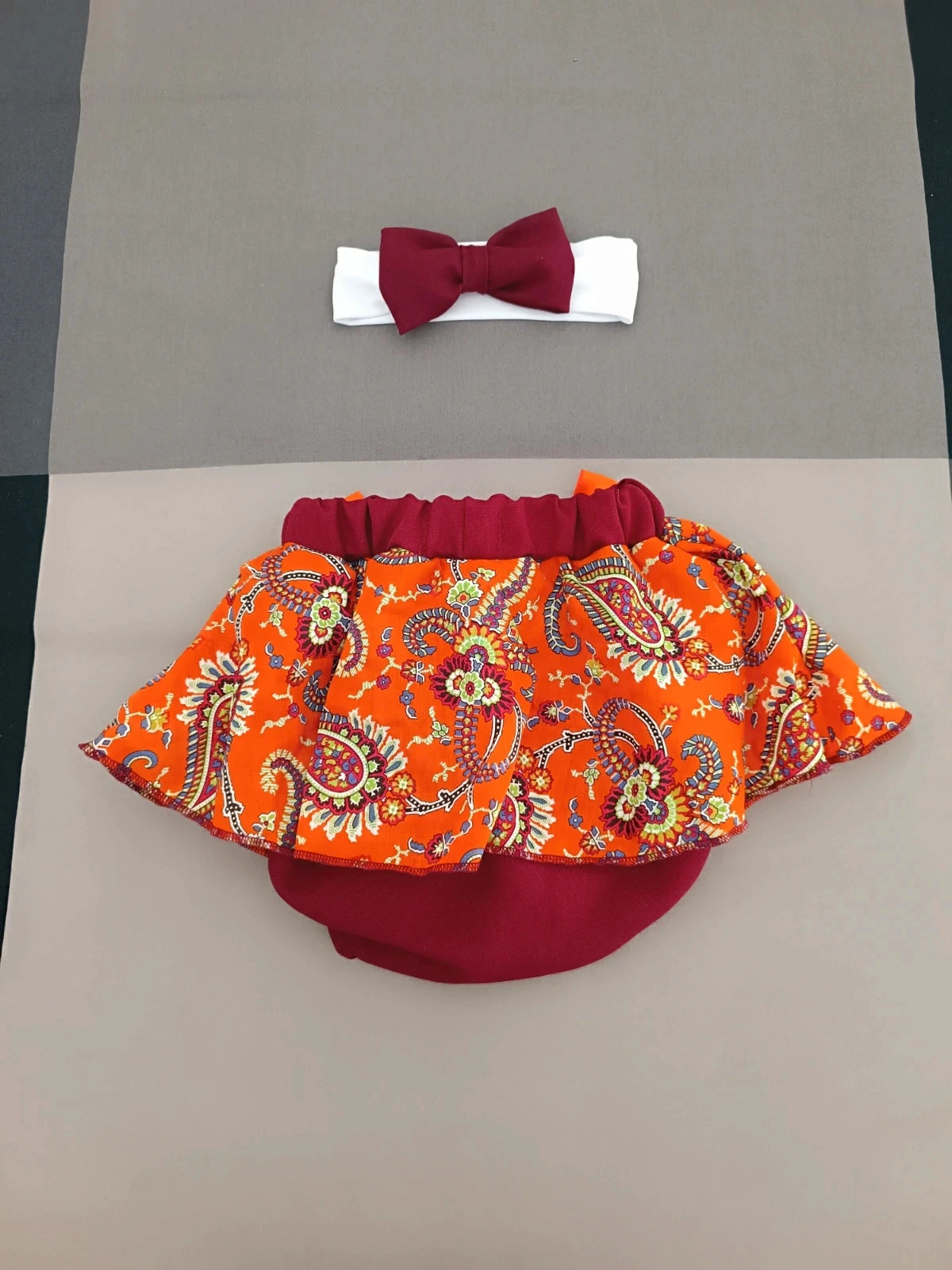 Jupe/falda/rok tapa fraldas - moelleux bordeaux avec imprimé floral coloré 12 mois – photo 2